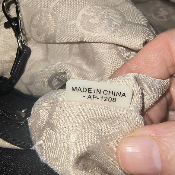 MICHAEL KORS "Hamilton" Black Saffinao Leather Silver Tone Large Shoulder Bag - Picture 9 of 10